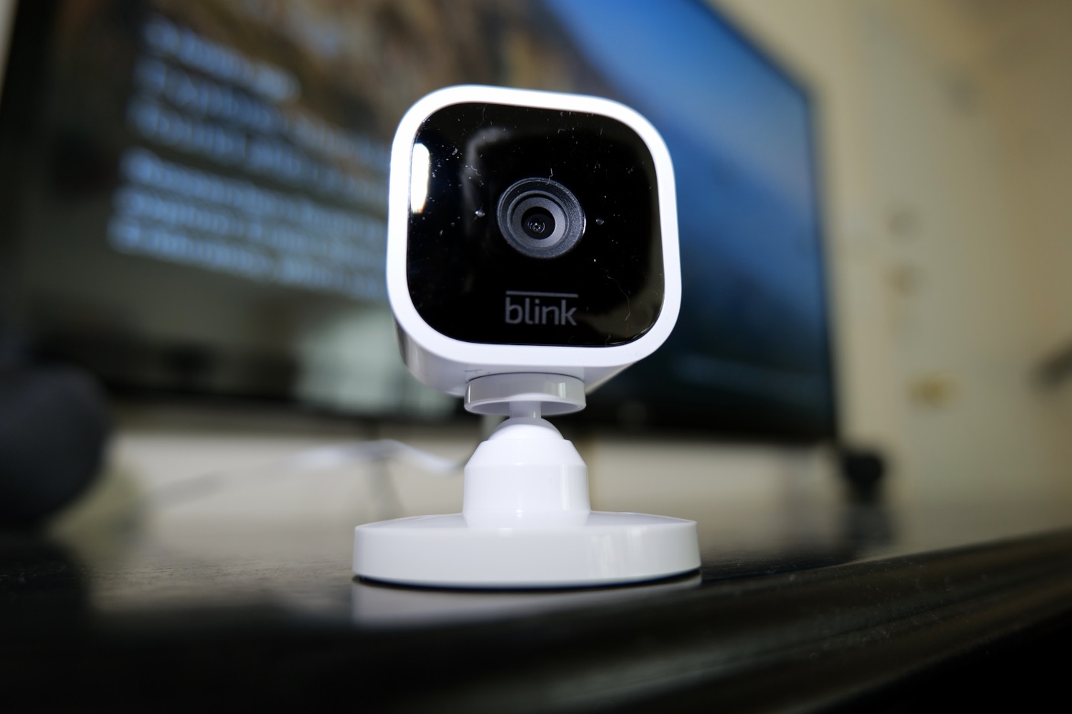 Blink Mini – Compact indoor plug-in smart security camera