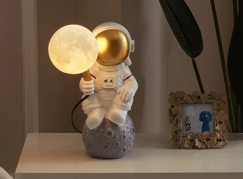 Nordic LED Personality Astronaut lamp