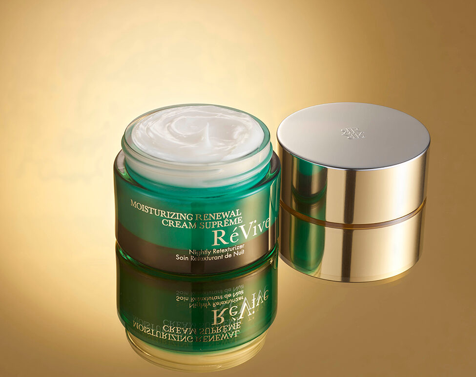 Experience the Power of Retinol and Hyaluronic Acid with Our Nightly Renewal Cream