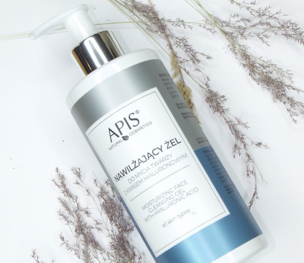 APIS Professional Moisturizing Cleansing Facial Gel With Hyaluronic Acid Gently And Thoroughly Cleanses Your Skin, Moisturizes It And Gives It A Healthy Look